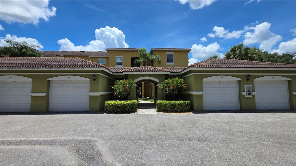 5090 Fairways Circle H105, Vero Beach, FL 32967