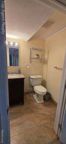 5625 Putnam Drive, West Bloomfield, MI 48323