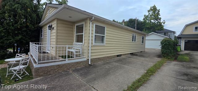 5625 Putnam Drive, West Bloomfield, MI 48323