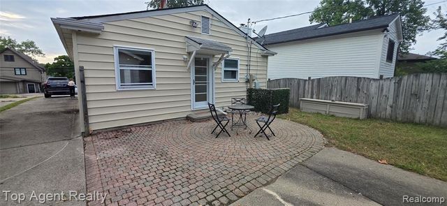 5625 Putnam Drive, West Bloomfield, MI 48323
