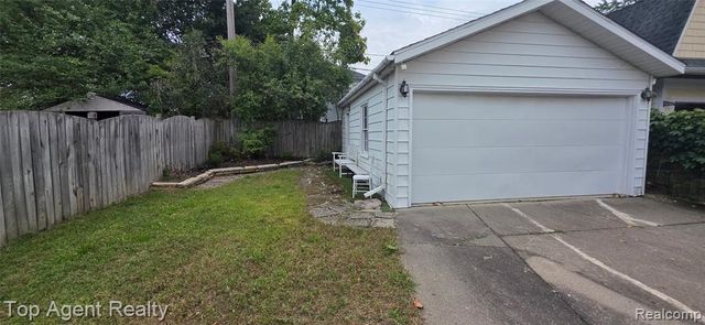 5625 Putnam Drive, West Bloomfield, MI 48323