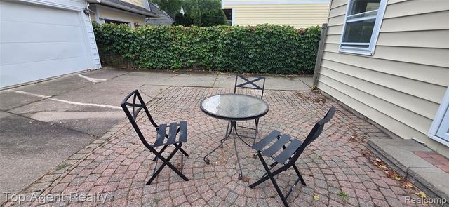 5625 Putnam Drive, West Bloomfield, MI 48323