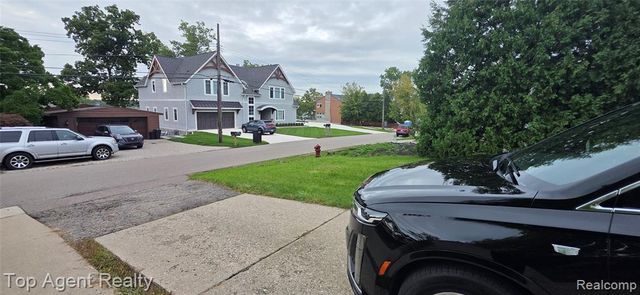 5625 Putnam Drive, West Bloomfield, MI 48323