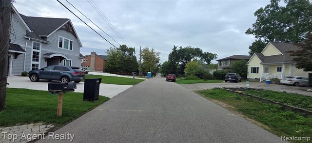 5625 Putnam Drive, West Bloomfield, MI 48323