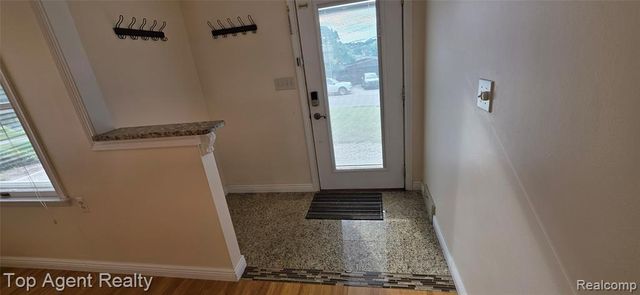 5625 Putnam Drive, West Bloomfield, MI 48323