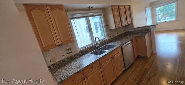 5625 Putnam Drive, West Bloomfield, MI 48323