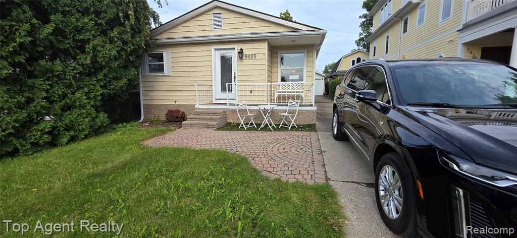 5625 Putnam Drive, West Bloomfield, MI 48323