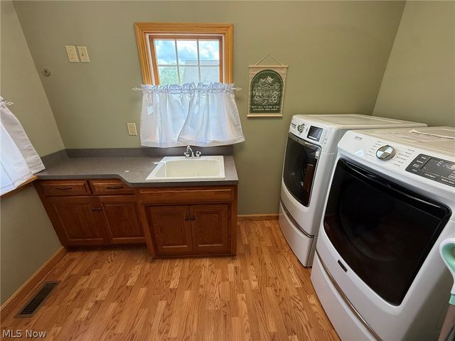734 Pga Boulevard NE, New Philadelphia, OH 44663