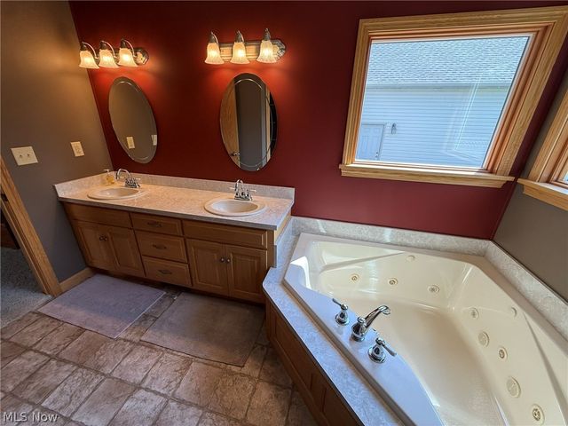 734 Pga Boulevard NE, New Philadelphia, OH 44663