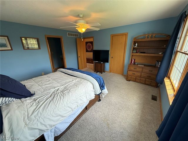734 Pga Boulevard NE, New Philadelphia, OH 44663
