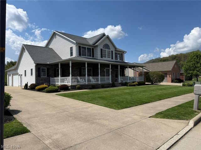 734 Pga Boulevard NE, New Philadelphia, OH 44663