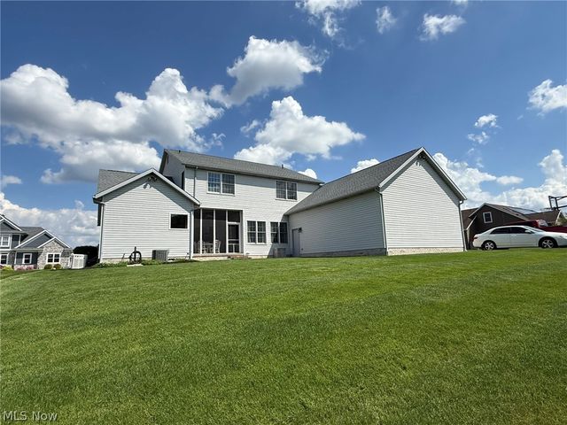 734 Pga Boulevard NE, New Philadelphia, OH 44663