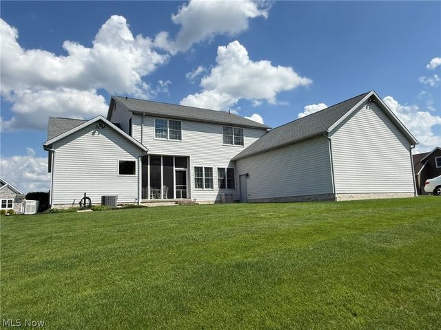 734 Pga Boulevard NE, New Philadelphia, OH 44663