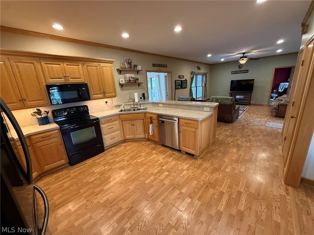 734 Pga Boulevard NE, New Philadelphia, OH 44663