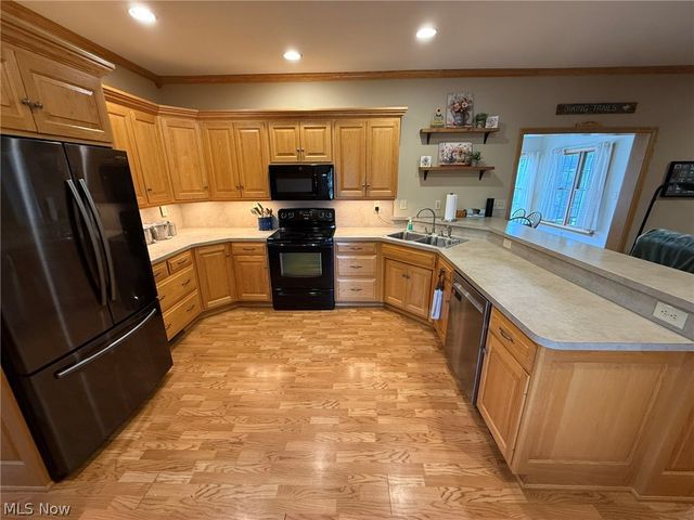 734 Pga Boulevard NE, New Philadelphia, OH 44663