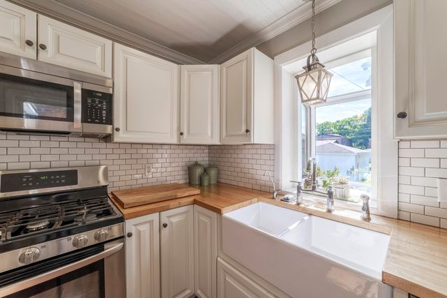 6828 Schneider Avenue, Hammond, IN 46323