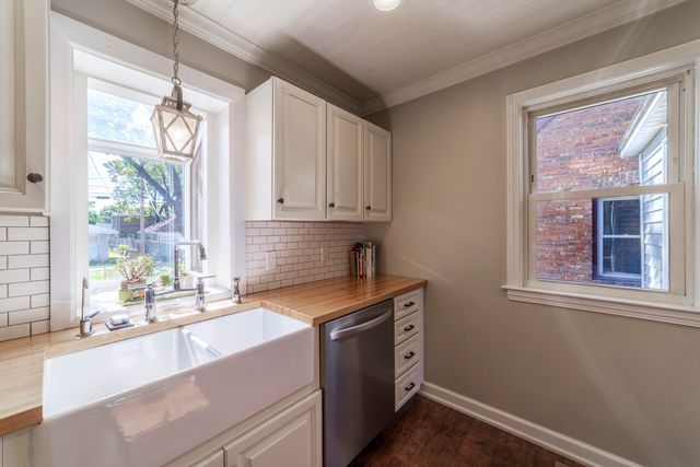6828 Schneider Avenue, Hammond, IN 46323
