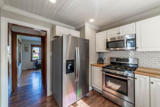 6828 Schneider Avenue, Hammond, IN 46323