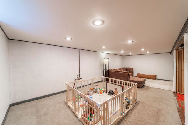 6828 Schneider Avenue, Hammond, IN 46323