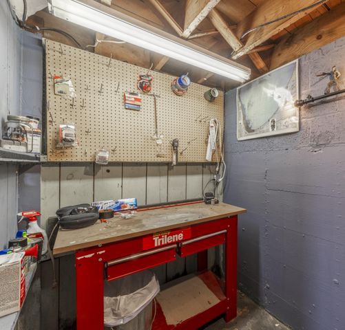 6828 Schneider Avenue, Hammond, IN 46323