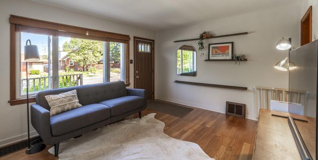6828 Schneider Avenue, Hammond, IN 46323