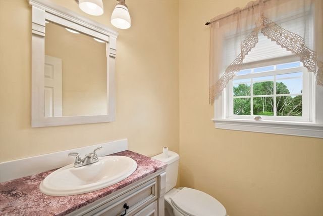 54 College Hwy, Southwick, MA 01077
