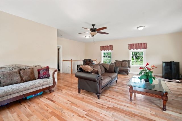 54 College Hwy, Southwick, MA 01077
