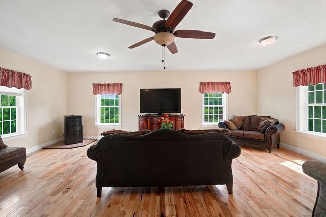 54 College Hwy, Southwick, MA 01077