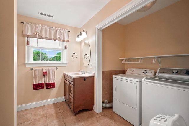 54 College Hwy, Southwick, MA 01077