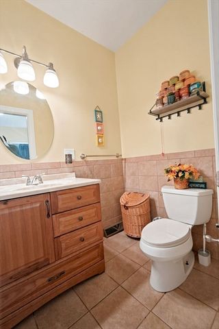 54 College Hwy, Southwick, MA 01077