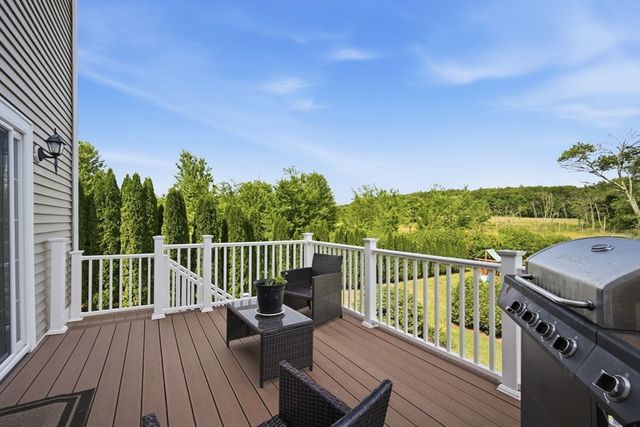 54 College Hwy, Southwick, MA 01077
