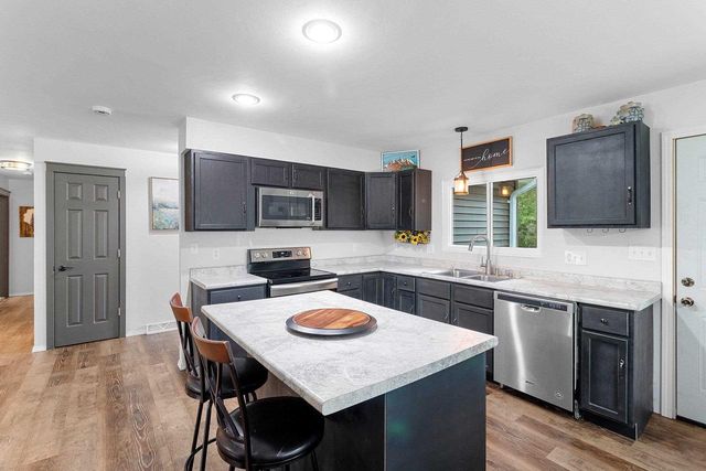 1221 E HANSON DRIVE, Appleton, WI 54915