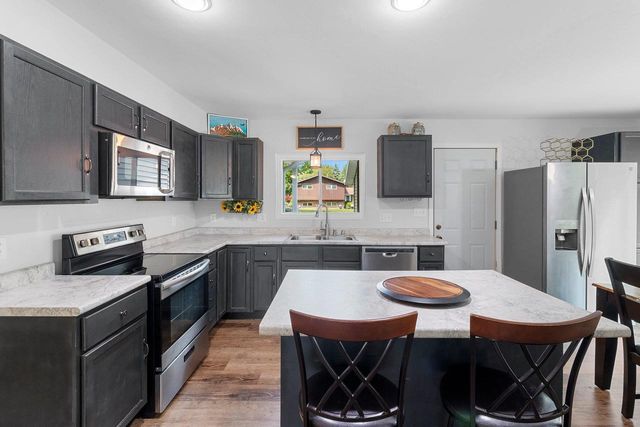 1221 E HANSON DRIVE, Appleton, WI 54915