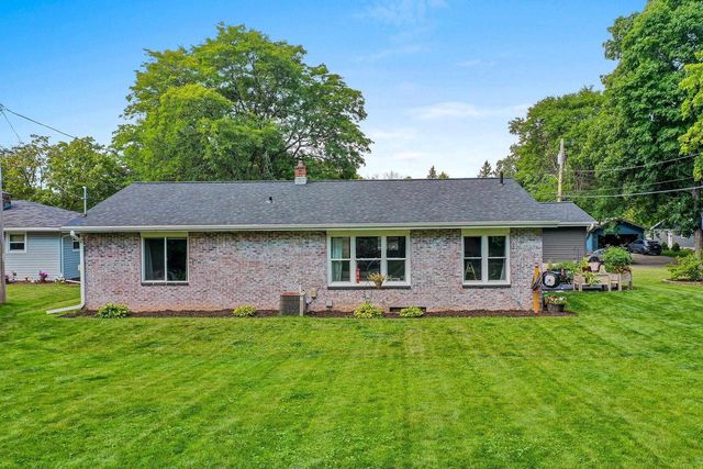 1221 E HANSON DRIVE, Appleton, WI 54915