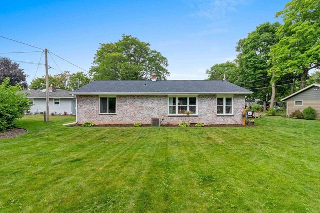 1221 E HANSON DRIVE, Appleton, WI 54915
