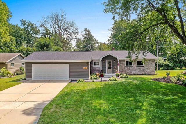 1221 E HANSON DRIVE, Appleton, WI 54915