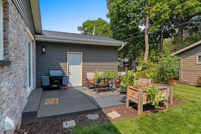 1221 E HANSON DRIVE, Appleton, WI 54915