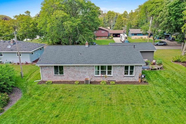 1221 E HANSON DRIVE, Appleton, WI 54915