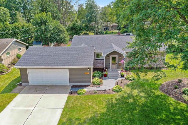 1221 E HANSON DRIVE, Appleton, WI 54915