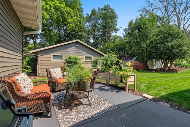 1221 E HANSON DRIVE, Appleton, WI 54915