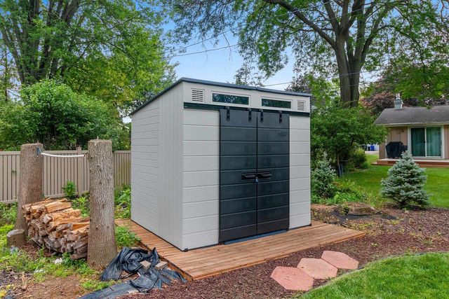 1221 E HANSON DRIVE, Appleton, WI 54915