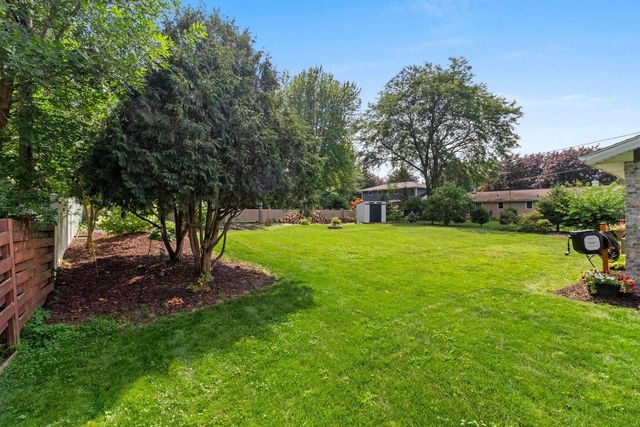 1221 E HANSON DRIVE, Appleton, WI 54915