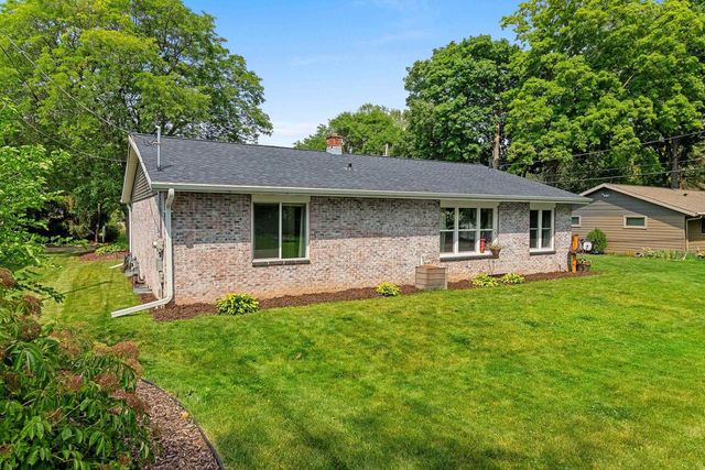 1221 E HANSON DRIVE, Appleton, WI 54915