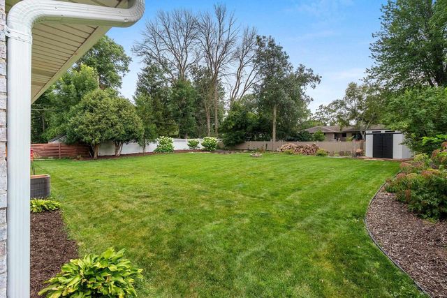 1221 E HANSON DRIVE, Appleton, WI 54915