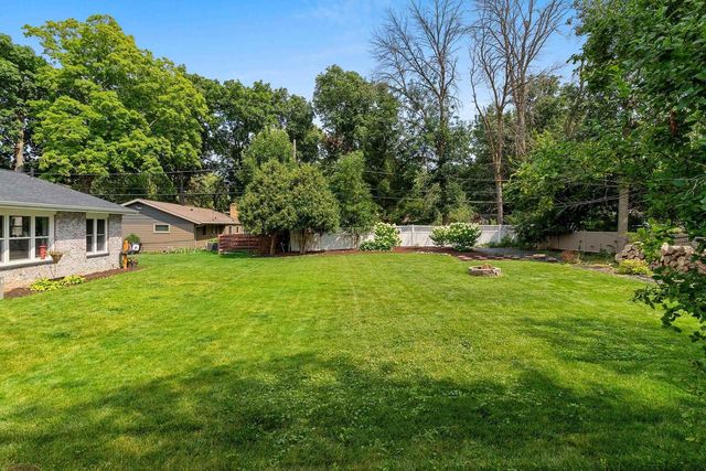 1221 E HANSON DRIVE, Appleton, WI 54915