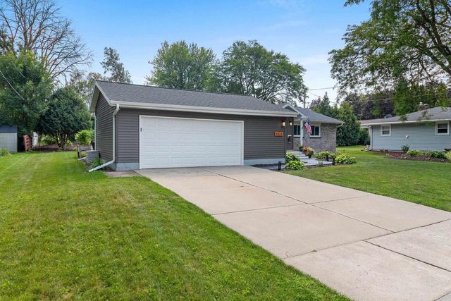 1221 E HANSON DRIVE, Appleton, WI 54915