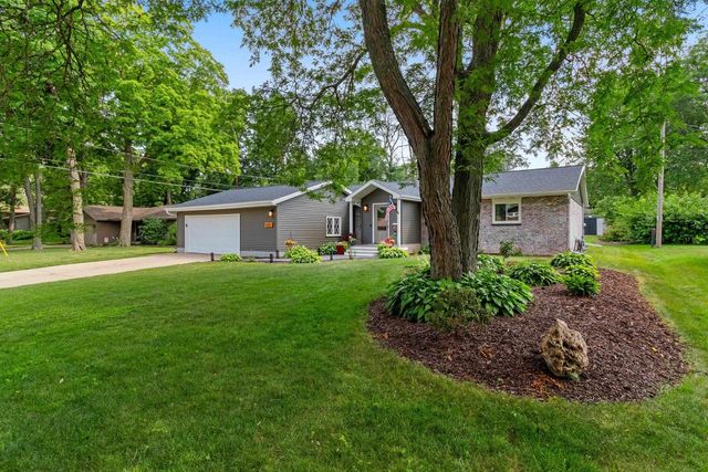 1221 E HANSON DRIVE, Appleton, WI 54915