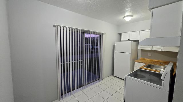 16951 NE 18th Ave 4, North Miami Beach, FL 33162