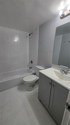 16951 NE 18th Ave 4, North Miami Beach, FL 33162