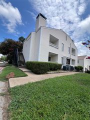 7431 Holly Hill Drive 105, Dallas, TX 75231